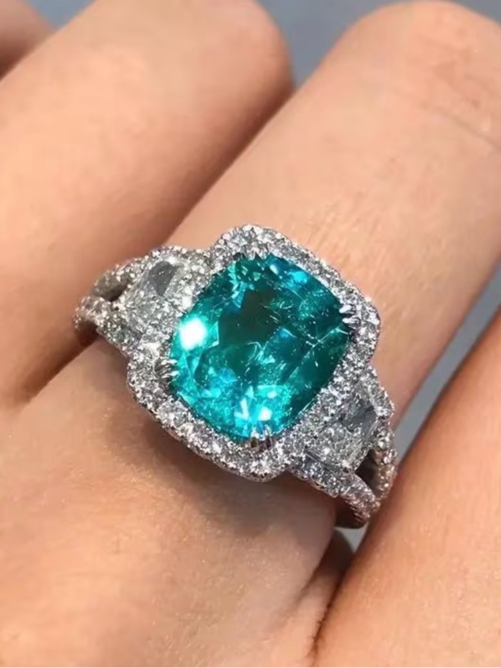 White Fols Sparkling Teal Halo Ring with Pavé Diamonds - Size 8
